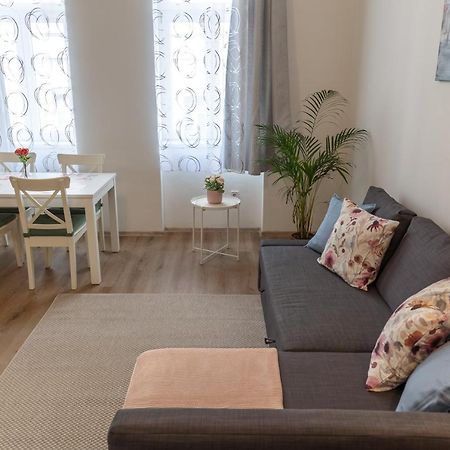 Emily'S Lovely Place Budapest Exterior photo